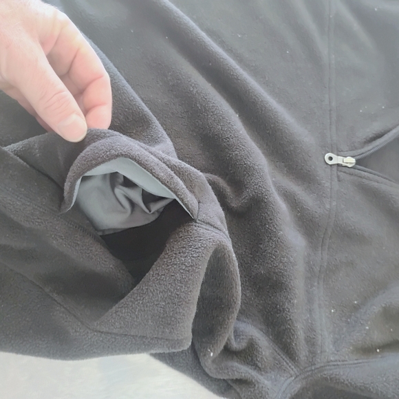 Croft & Barrow Black Quarter-Zip Fleece Pullover With Front Pockets and Bungee - Picture 5 of 7